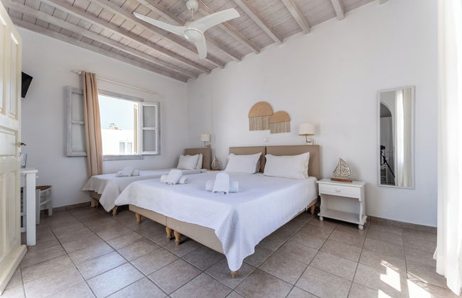 Mykonos Twins - Photo 24