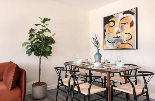 Unwind in Spacious 2BR Apt Sleeps 6 with Parking - Foto 7