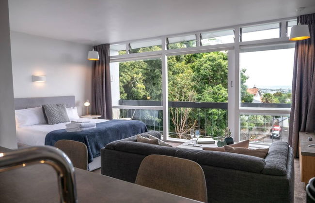 Centrally Located Light-filled Studio w/ Parking - Foto 1