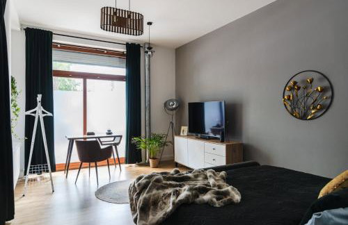 90sqm 2BR Design Gem - outdoor terrace - Photo 5