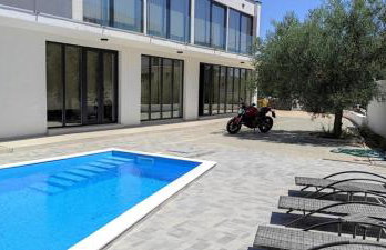 KRK, VILLA SOTTOVENTO WITH POOL, 8p - Foto 1