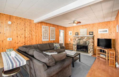 Pure Michigan at Pine Lake - Swim, Boat, Fun! - Foto 4