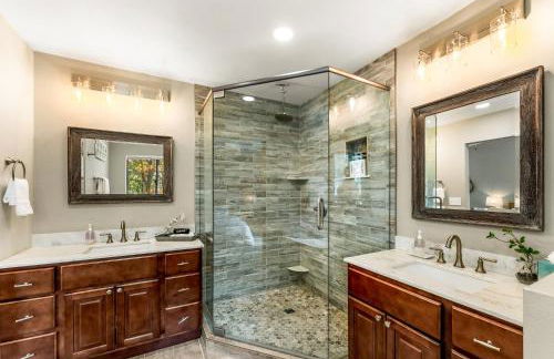 Spacious Comfort in Scenic Monument - Foto 33