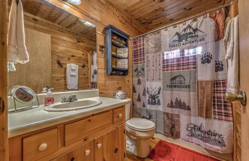 Golden Eagle GA Cabin - Hot Tub, Firepit & Fast WiFi - Foto 20