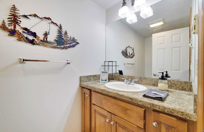 Elk Hollow by Avantstay Lakefront Chalet w/ Game Room & Fire Pit - Photo 44