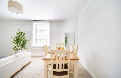 Larkhall Retreat- Village Centre, Parking, 4K TVs, 10mins To City Centre - Photo 22