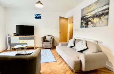 2 Double beds OR 4 Singles, 2 Bathrooms, FREE PARKING, Smart TV's, Close to Gunwharf Quays, Beach & Historic Dockyard - Foto 3