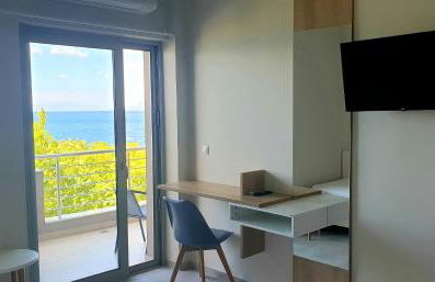 Mangata Seaside Hotel - Photo 4