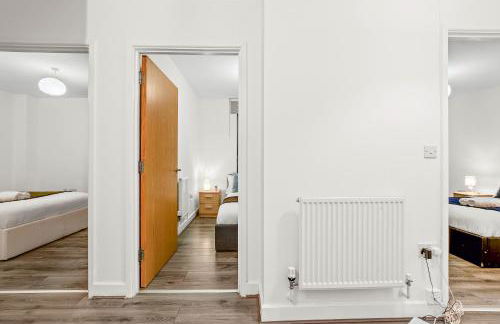 Modern 3-Bed Penthouse with Terrace & Gym, Near Canary Wharf, Weekly deals - Foto 37