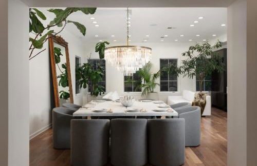 Luxury Gold Coast Penthouse with Deck & Views - Photo 31