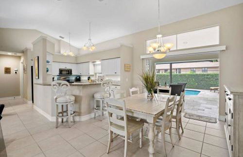 5* 3 BR 3 BA Home 4 min walk to beach & JW Marriott w/heated pool - Foto 8