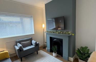 Stylish 3 Bed House in Fratton with Garden & Parking, Sleeps 6 - Foto 2