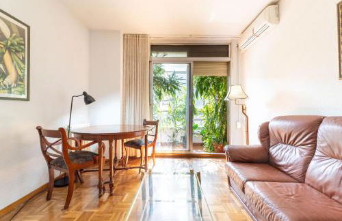 Two-bedroom apartment, central location, with terrace, WiFi, and metro nearby - Photo 11