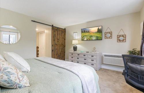 Lakefront Osage Beach Condo + Workspace w/ Pool Views - Foto 18