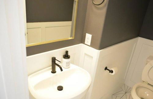 Tranquil Downtown Escape with Backyard - Photo 17