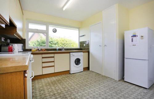 CHURCH ROAD by BOURNECOAST - A Spacious Bungalow in the Popular Hengistbury Head Area Near the Sandy Beaches - HB5830 - Foto 8