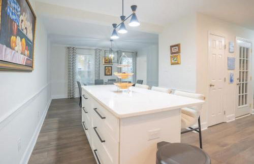 Fire pit - 6 Min to North Hills - Screened Porch - Foto 12