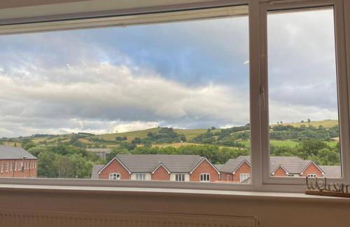 Luxury 4-5 Bed Home with Games Room and Balcony - Foto 9