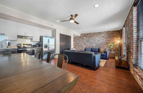 Ideal Spot Near 4th Street Live & Local Dining - Foto 19