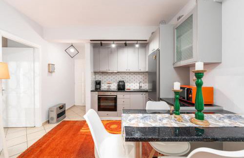 Colorful city apartment - Photo 18