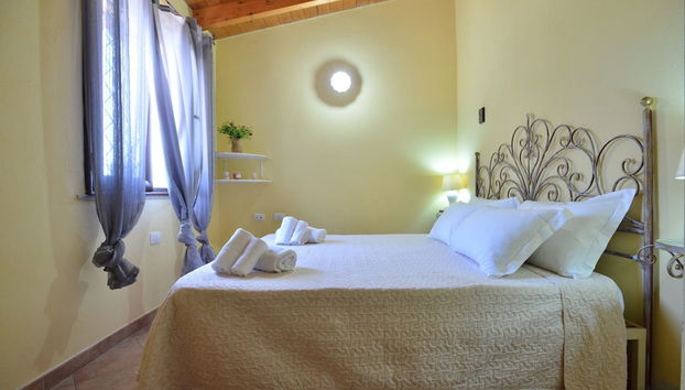 IzzHome Nora Beach - Photo 3, Chambre