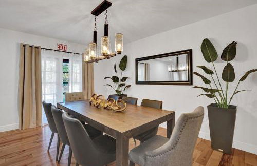 8BR Gem With Pool, Lake View & Tons of Amenities! - Foto 38