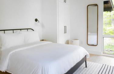 Private Cabin by River with Fireplace - Foto 25