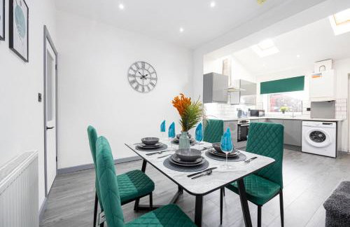 Bolton 2BR Cinema House, Free Parking, Fast WiFi, Comfortable Stay - Foto 8