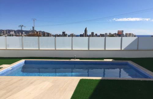 PANORAMISCH modern vakantiehuis in Finestrat bij Benidorm met 3 slaapkamers, gelegen op de 1ste lijn met privézwembad en omheinde privétuin, zicht op zee, de bergen met 'Kilómetro Vertical del Puig Campana' en op de skyline van Benidorm City en Finestrat - Foto 28