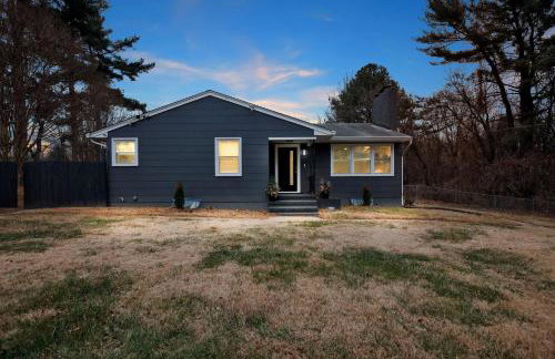 Stylish Hot Tub Retreat with Ping Pong home - Foto 2