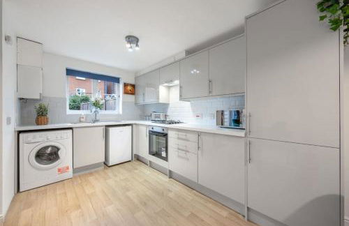 Luxury 5 Bed House - Free Parking - Perfect For Contractors & Families - Foto 7