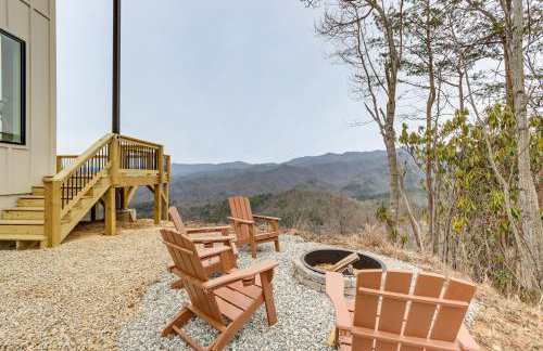 Mtn-View Hidden Falls Cabin with Hot Tub and Deck - Foto 28