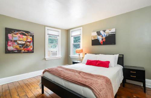 Spacious Broadway Home Downtown Western Modern Charm with parking - Photo 24