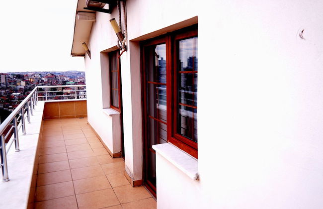 Sheriff Residence - Photo 59