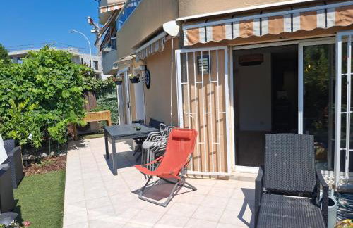 Lovely apartment with private garden and a swimming-pool - Foto 14