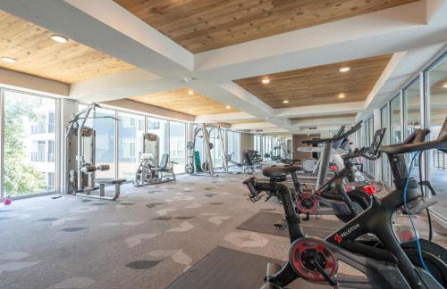 Riverwalk and Pool view Apt with King bed Infinity Pool Gym Free Parking - Foto 13