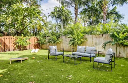 Tranquil Poolside Bliss Pergola Deck Turf Yard - Foto 36
