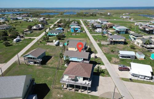 3BR Beach Retreat - Tiki Bar, Ocean Deck, Pet-Friendly & Sleeps 10 - Foto 34