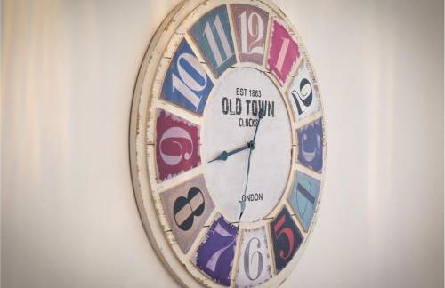 LONG TERM STAY SPECIAL OFFER AVAILABLE! 5-Bedroom Spacious, Stunning Design, Sociable Areas & Cosy House Near South Downs Park, Sleeps 11 with GAMES Room, PRIVATE PARKING and GARDEN - by Blue Puffin Stays - Foto 34