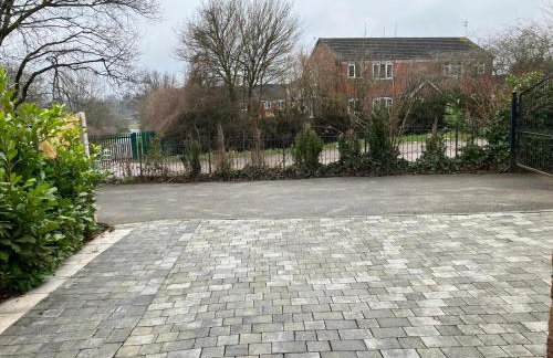 Spacious Home in Walsall with Parking & Garden - Foto 23