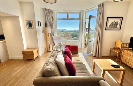 24 CLIFF APARTMENT-3 BED-GROUND FLOOR-SEA VIEWS - Photo 12