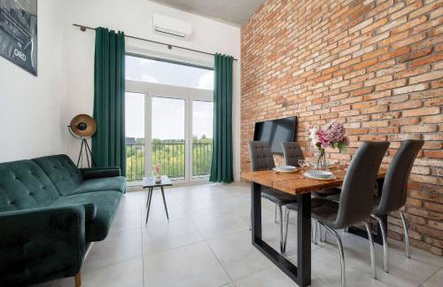 Elegant Studio with Air Conditioning Near the Airport in Wroclaw by Noclegi Renters - Foto 1