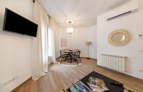 1Bedroom 1bathroom furnished - Rios Rosas - equipped in business area - MintyStay - Foto 2