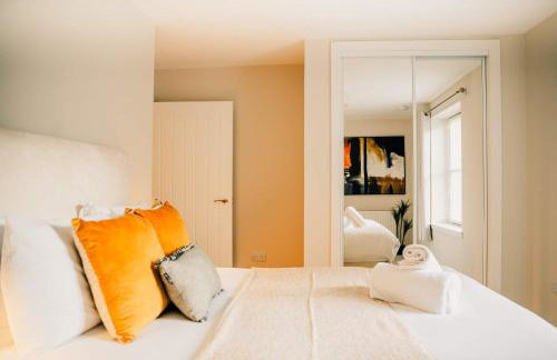 Modern Central 2 Bed Apartment with Parking - Photo 6