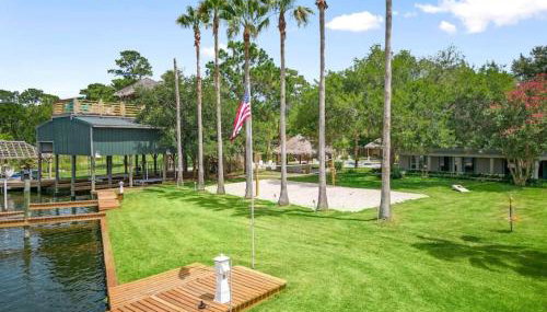 Waterfront oasis with private pool, game room, fire pit and volleyball court - Foto 5