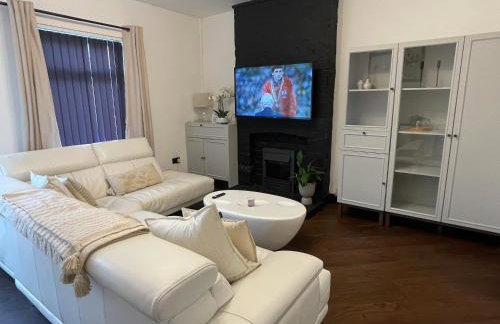 Slick Space for a Standish Stay - Photo 1