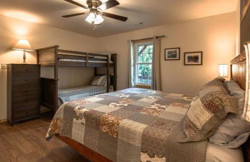 Train Rides, Trails and Casino Fun is Your Smoky Hub - Foto 17