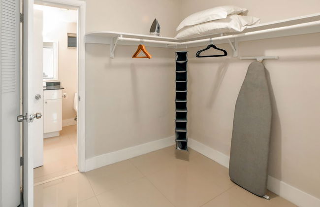 Artrageous on the river By RocketStay - Photo 30