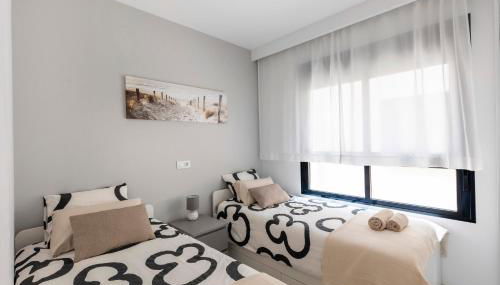 2BD Coastal Gem with Pool & Terrace - Torre de la Horadada - Foto 5, towels