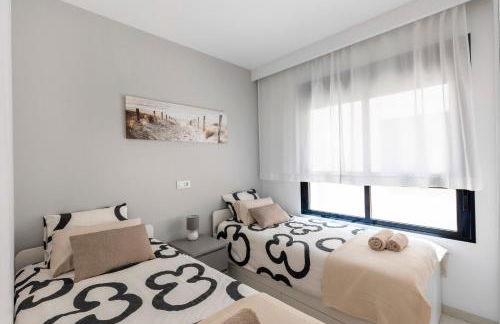 2BD Coastal Gem with Pool & Terrace - Torre de la Horadada - Foto 5